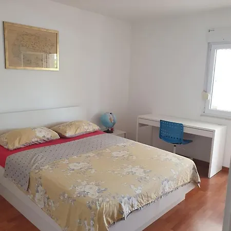 Great For 5 Apartment